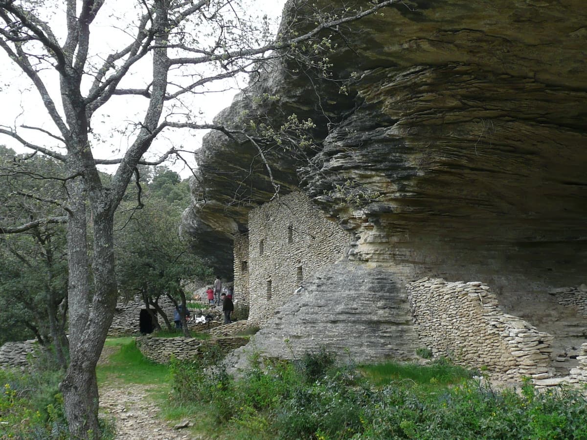 Pierre sèche en Vaucluse sortie pierre sèche